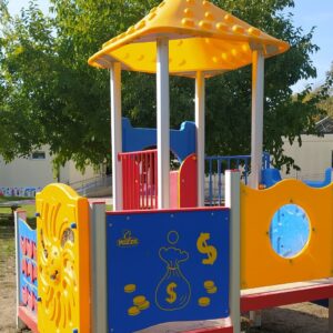 Tetti in plastica per giochi per parchi
pubblici