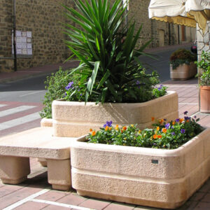 Arredo urbano realizzato con miscela in calcestruzzo abstract